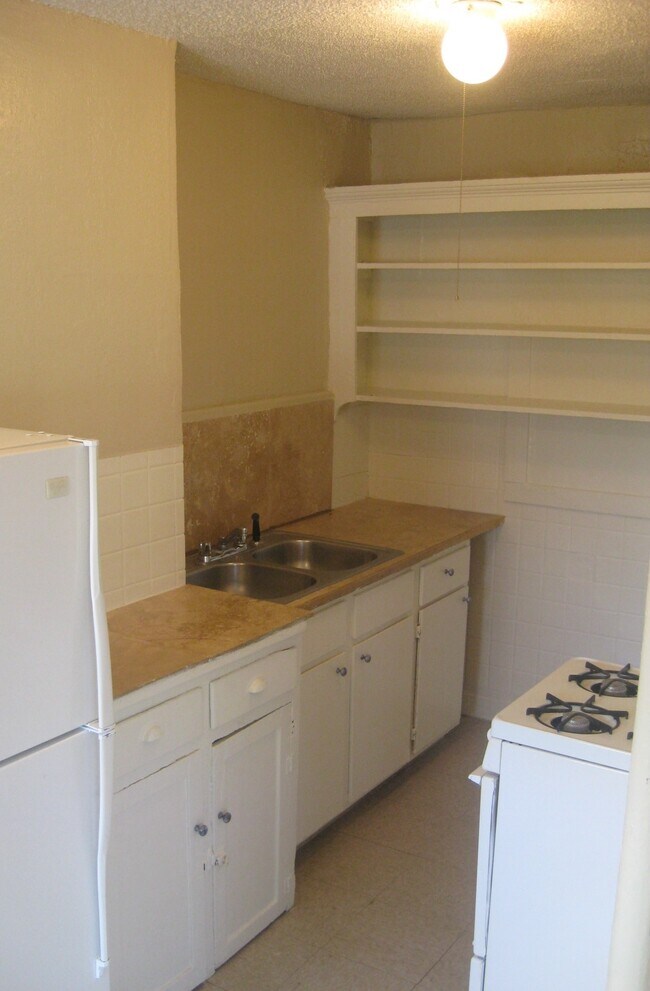 Photo - Brentwood Plaza