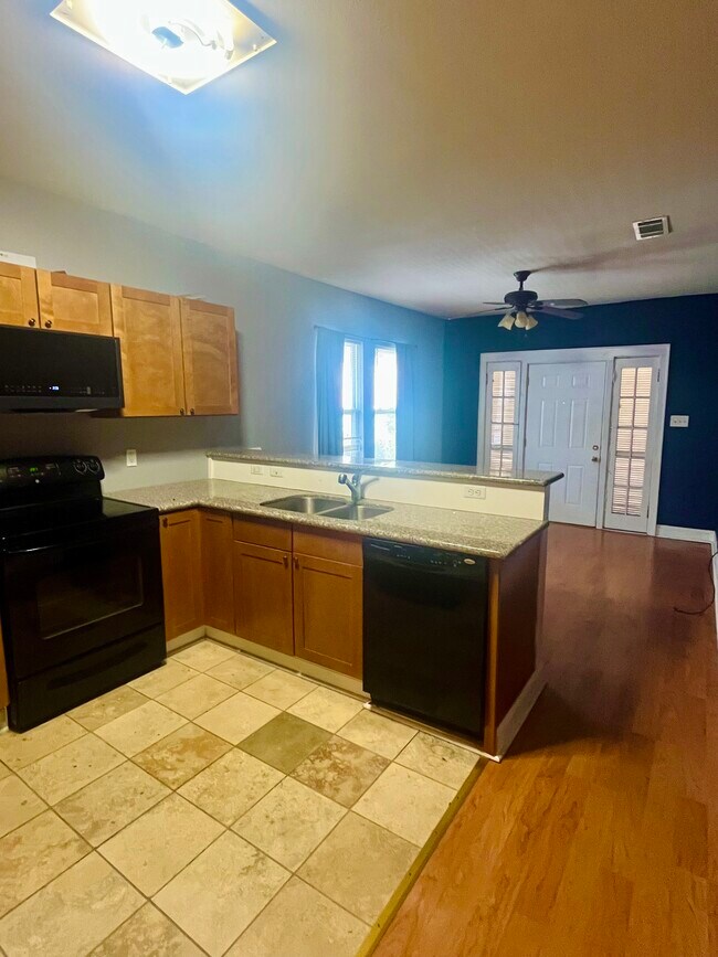 Photo - 625 N Scott St