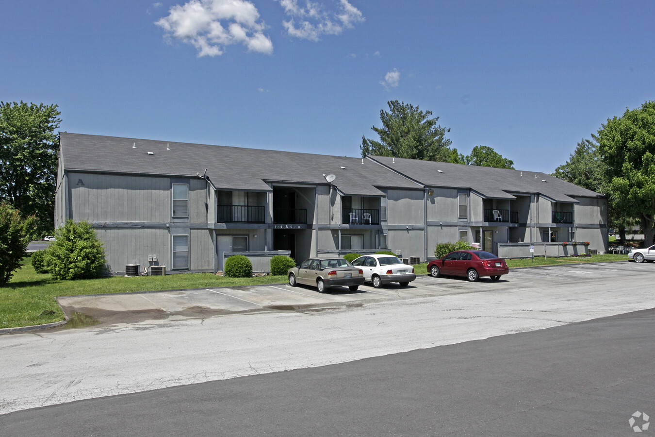 Foxwood Apartments - Foxwood Apartments