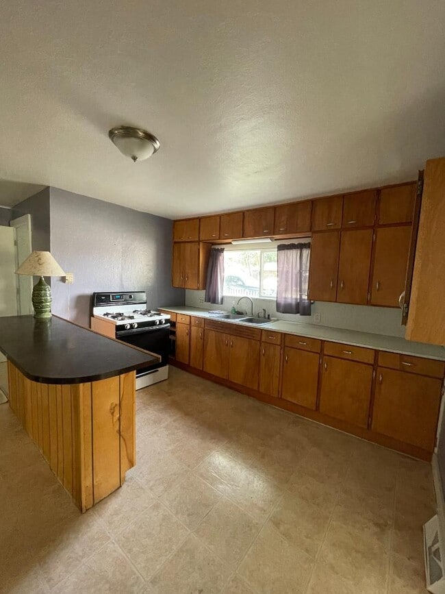 Photo - 211 W Elm Ave