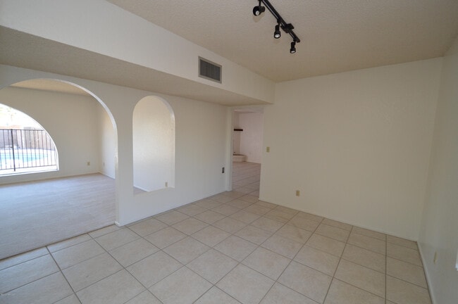 7722 E Knollwood Cir