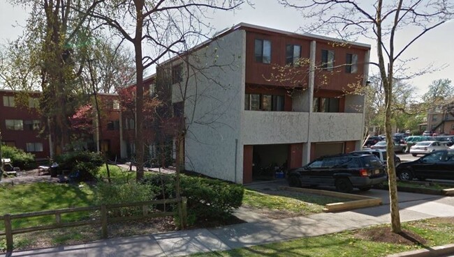 Building Photo - Townhome at the Commons on Foster Avenue