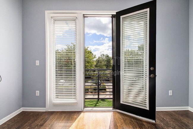 Building Photo - 5300 Peachtree Rd Unit 3306