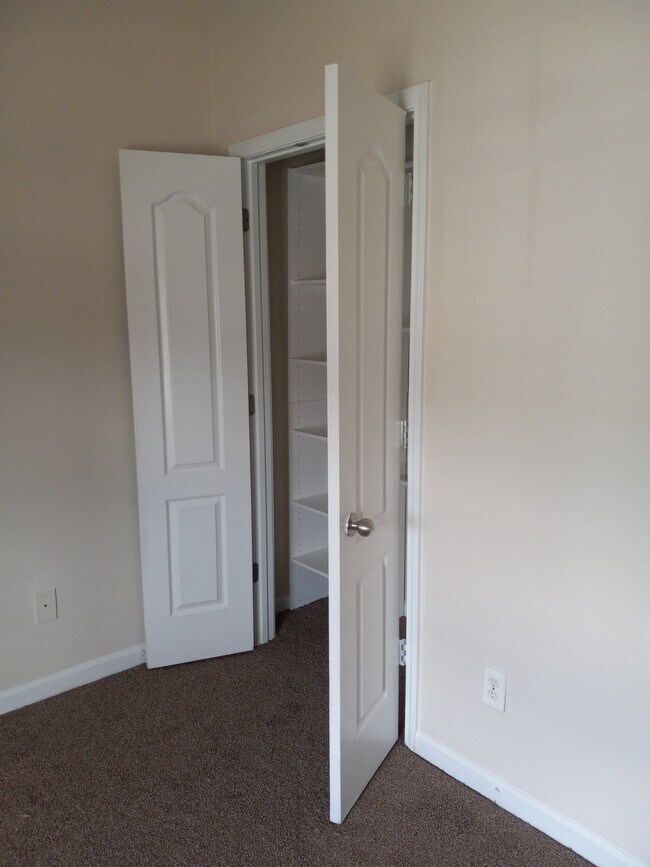 8651 Thomas Rd