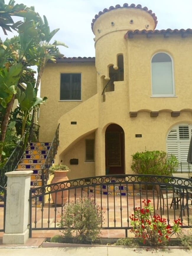 Building Photo - One Time Rental-Notrica Unit Studio at Park