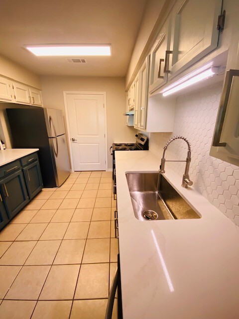 Photo - 700 Old Covington Hwy Unidad Apt. A