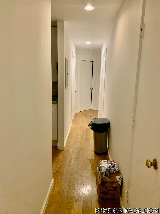 Building Photo - 772 Columbus Ave Unit 3