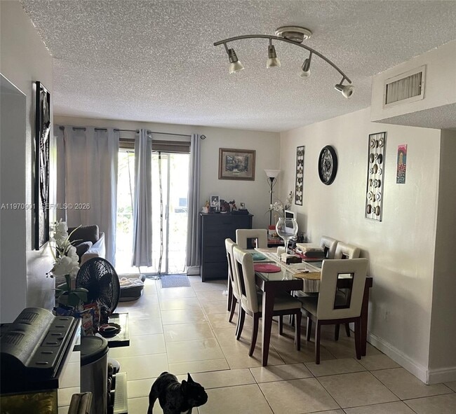 Photo - 3522 NE 171 St Unidad 212