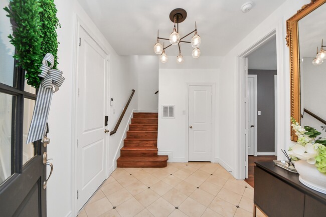 Photo - 620 Rutland St
