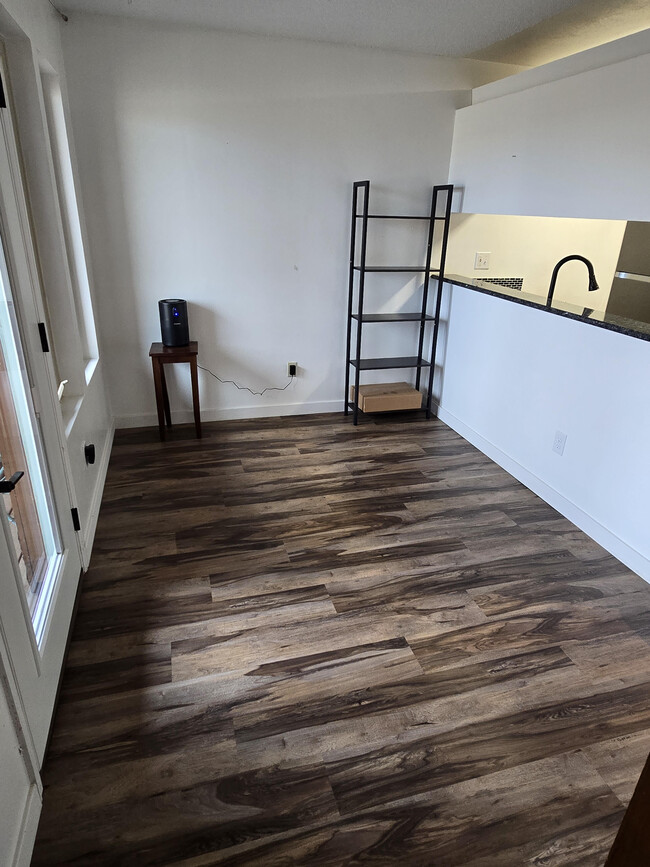 Eating area - 8910 Fox Dr Unit 14