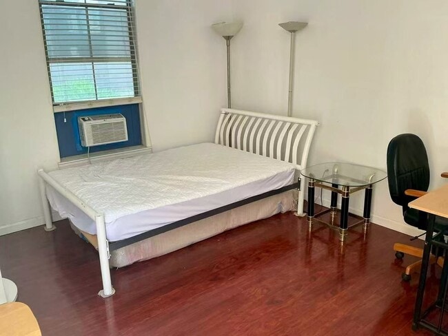 Photo - 5650 Red Roof St