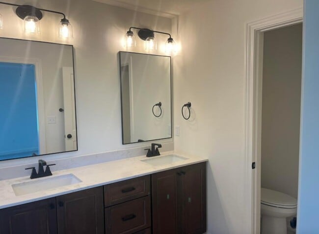 Master Bathroom - 1901 Wes Milligan Ln