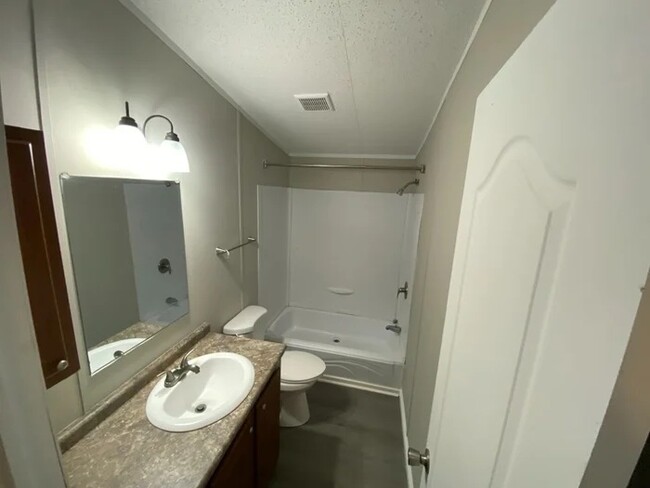 Photo - 2621 Jeffersonville Rd House