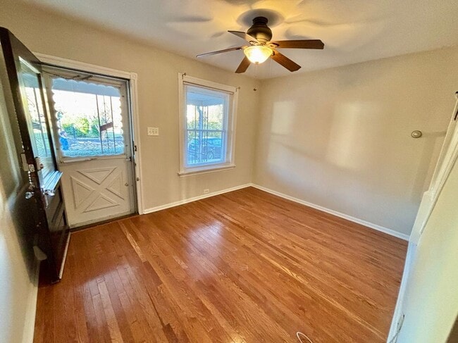 Photo - 706 W Railroad Ave