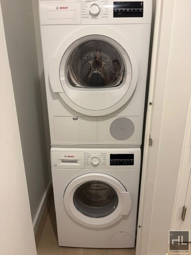Luxurious Woodside 1 Bedroom with Views!