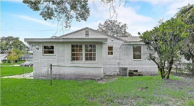 Photo - 1718 Mc Millan St