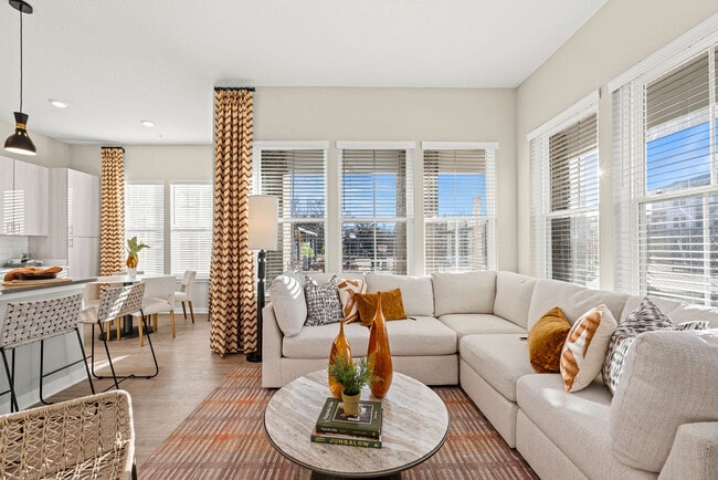 2BR, 2BA - Briarwood - Living Area