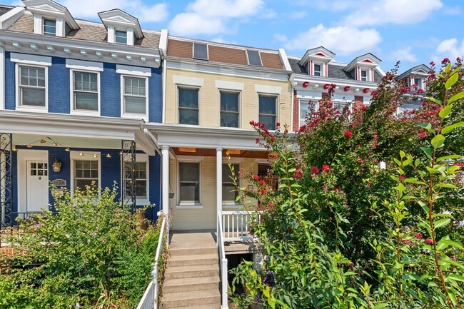 Photo - 445 Newton Pl NW