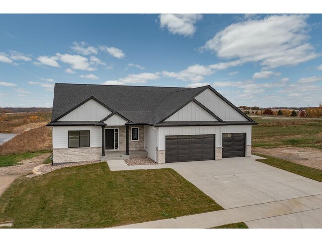 Photo - 301 Somerby Pkwy NE