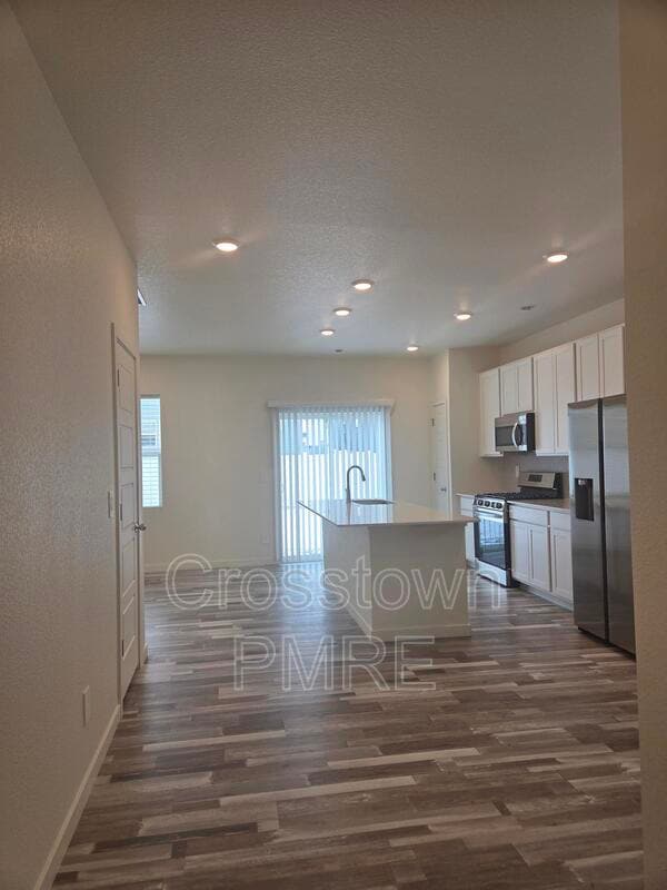 Photo - 3373 Kobuk St