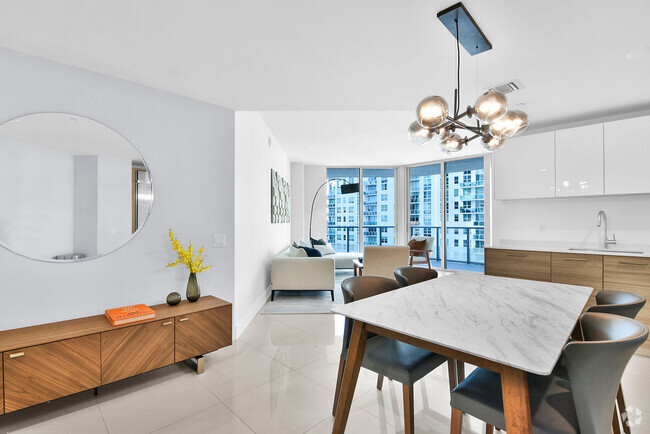 Building Photo - 1300 Brickell Bay Dr Unit 1910 Rental