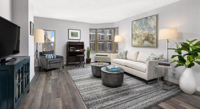 Photo - 5 W Chestnut St