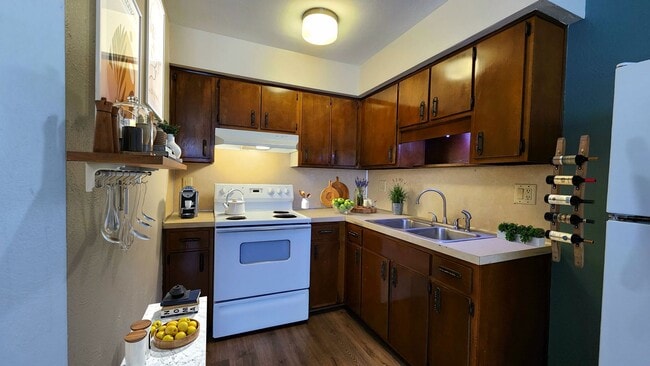 Photo - Spring Manor Apartments