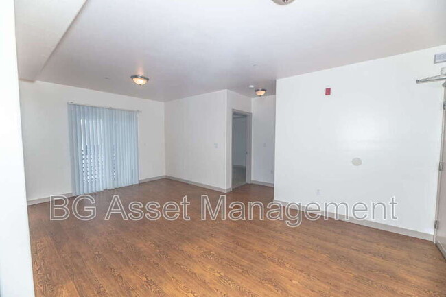 Photo - 1459 MacArthur Blvd Unit 36