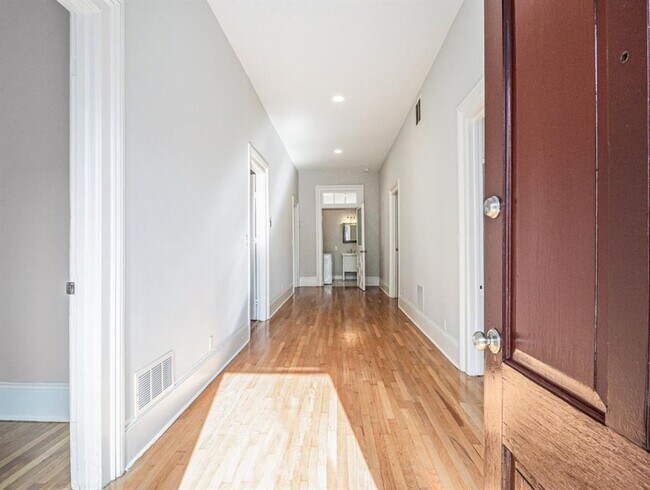 Photo - 74 Boulevard SE