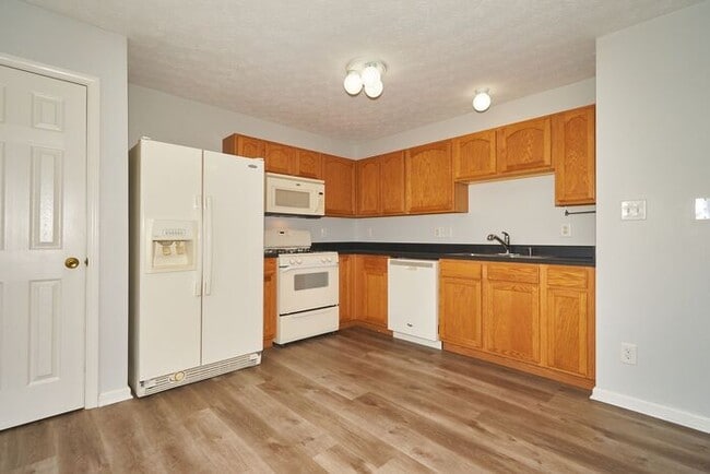 Photo - Brownsburg Schools and a Fenced Backyard!!