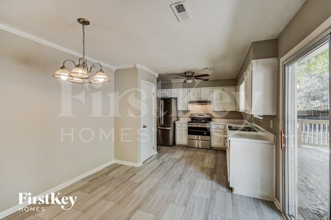 Photo - 2215 Pup Run