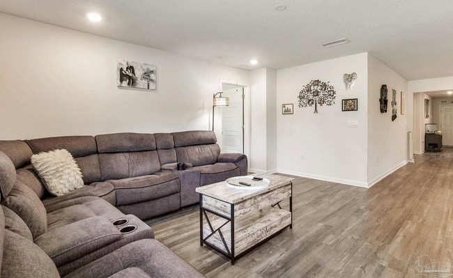 Photo - 9768 MilleeLoop