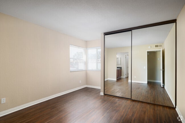 1BR, 1BA - 642SF - Bedroom