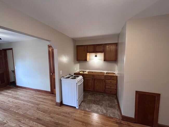 Photo - 2755 Union St