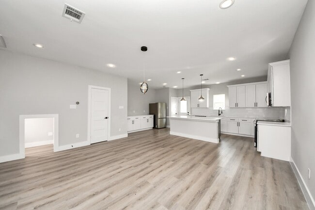 Building Photo - 807 Avenue J