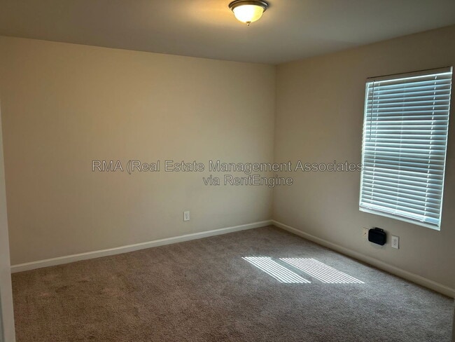 Photo - 141 Dogwood Ln