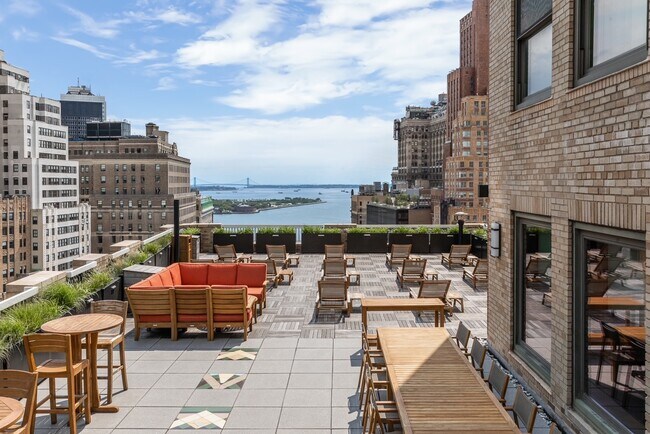 Building Photo - 88 Greenwich St Unit Great studio at Giana tital district