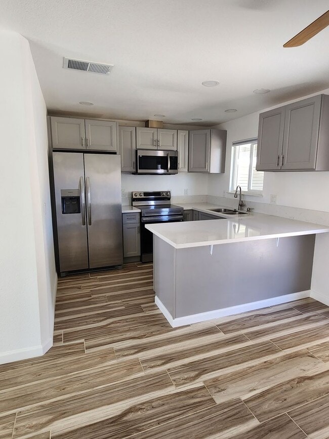 Building Photo - 6439 Camarilla Ave Unit B