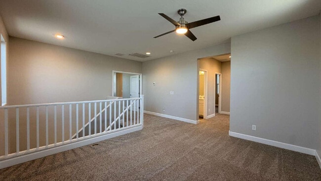 Photo - 612 Hazelnut Ln