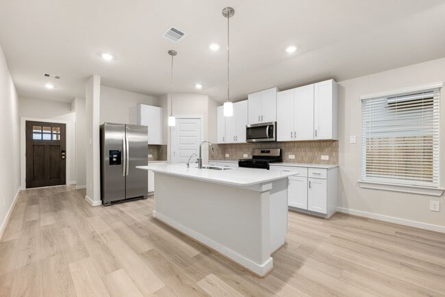 Photo - 6611 Castella Dr