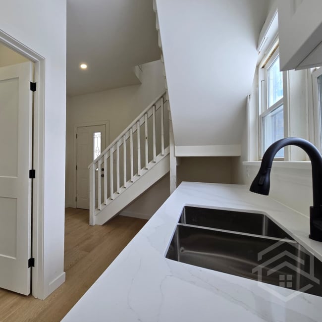 Photo - 1-Bedroom Loft Available in London!! Unit 3