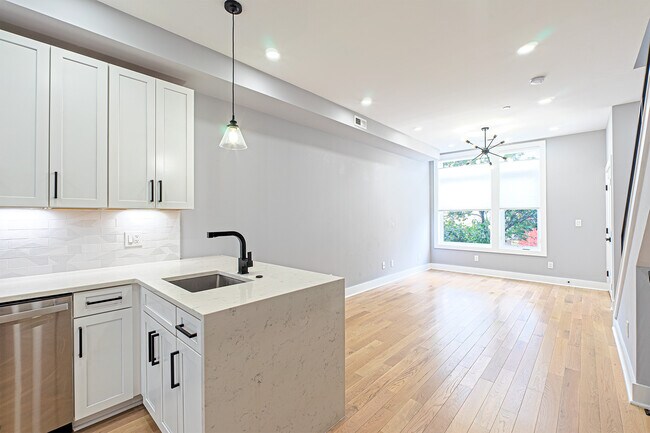 Photo - 1219 Wylie St NE Unit 2