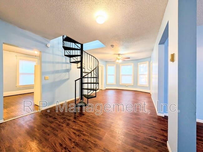 Building Photo - 61 Delos St W Unit Apt 4