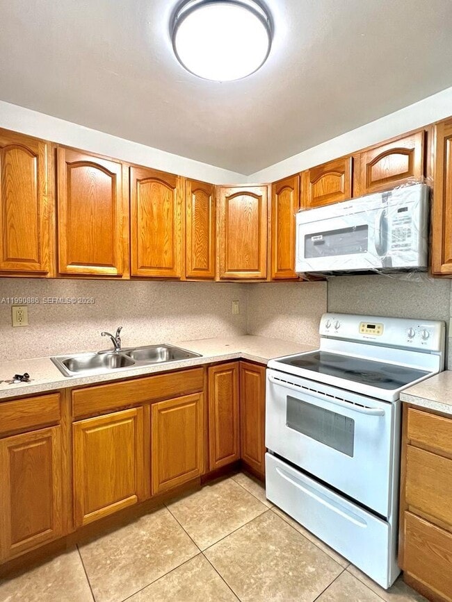 Building Photo - 1412 SW 41st Ave Unit REAR