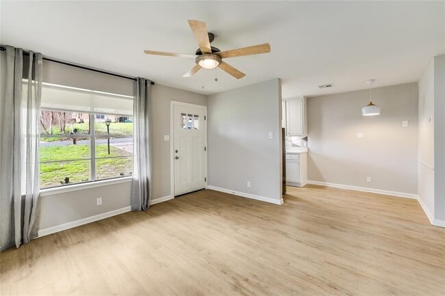 Building Photo - 1612 Elmhurst Dr