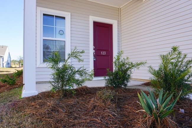 Photo - Lovely 3 bedroom 2 Bath Ranch with 2 Car Garage in Goose Creek