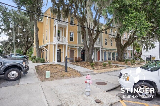 828B Paris Ave-
