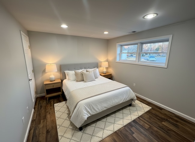 Photo - Spacious 5-Bedroom Bi-Level on a Quiet Cul-de-Sac!