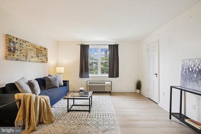 Photo - 16 Auburn Ct Unit c