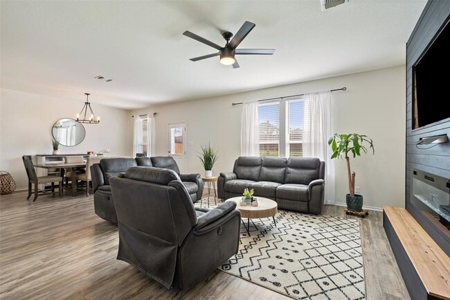 Photo - 328 Thornless Cir